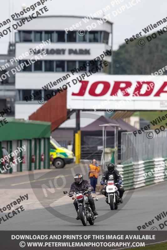 Vintage motorcycle club;eventdigitalimages;mallory park;mallory park trackday photographs;no limits trackdays;peter wileman photography;trackday digital images;trackday photos;vmcc festival 1000 bikes photographs